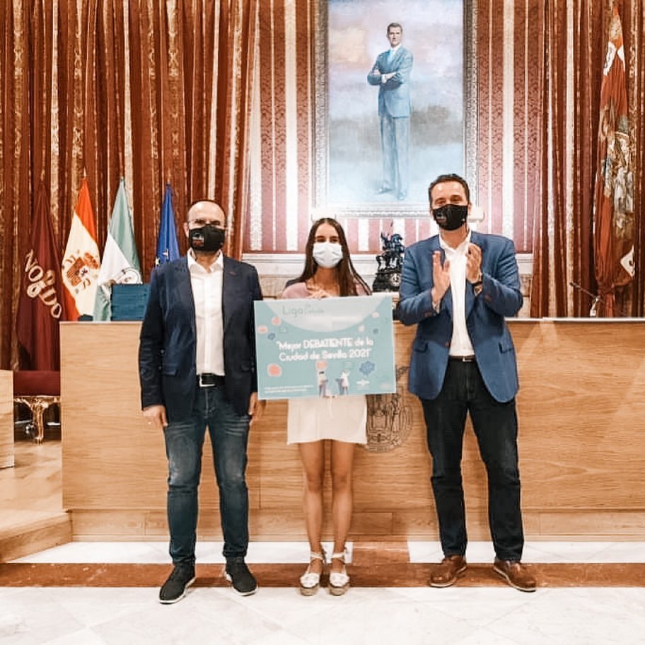 ELENA FERNÁNDEZ ALUMNA DE ST. MARY'S SCHOOL NOMBRADA MEJOR DEBATIENTE DE SEVILLA Elena Fernández Estudiante de St. Mary's School - mejor desatiente de la liga de debate 2021